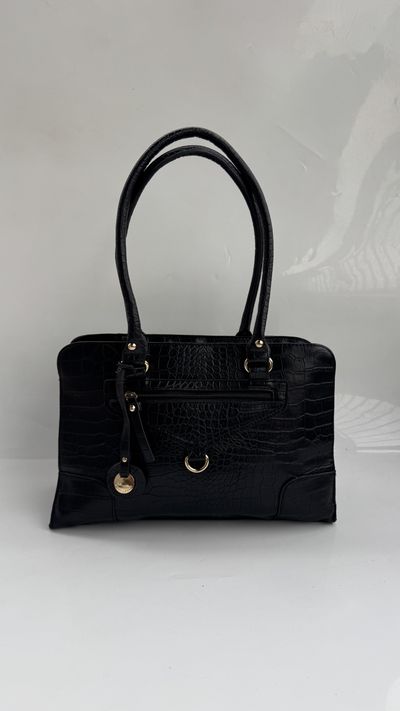 Croc-embossed black leat